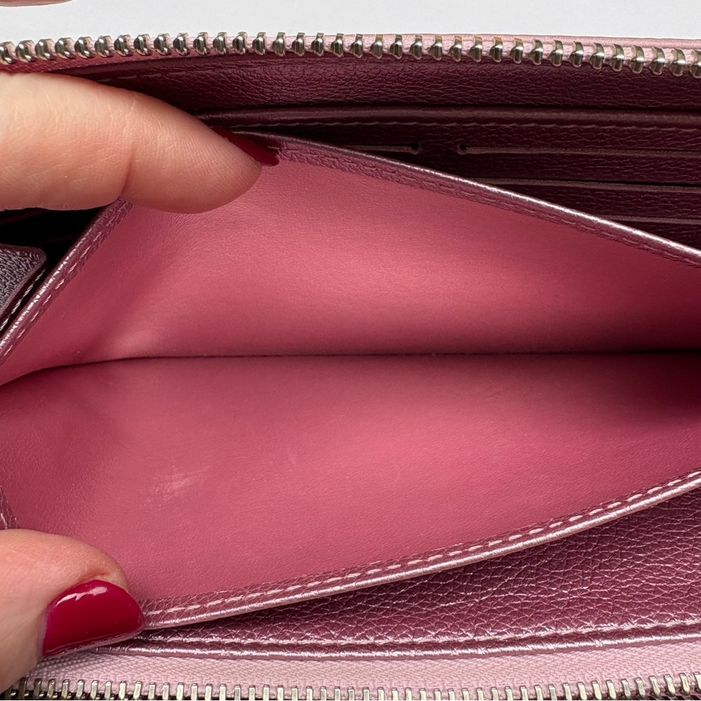 ❌SOLD❌ Louis Vuitton Lock Me Wallet in Crystal Rose Metallic Leather Zippy - Picture 10 of 17
